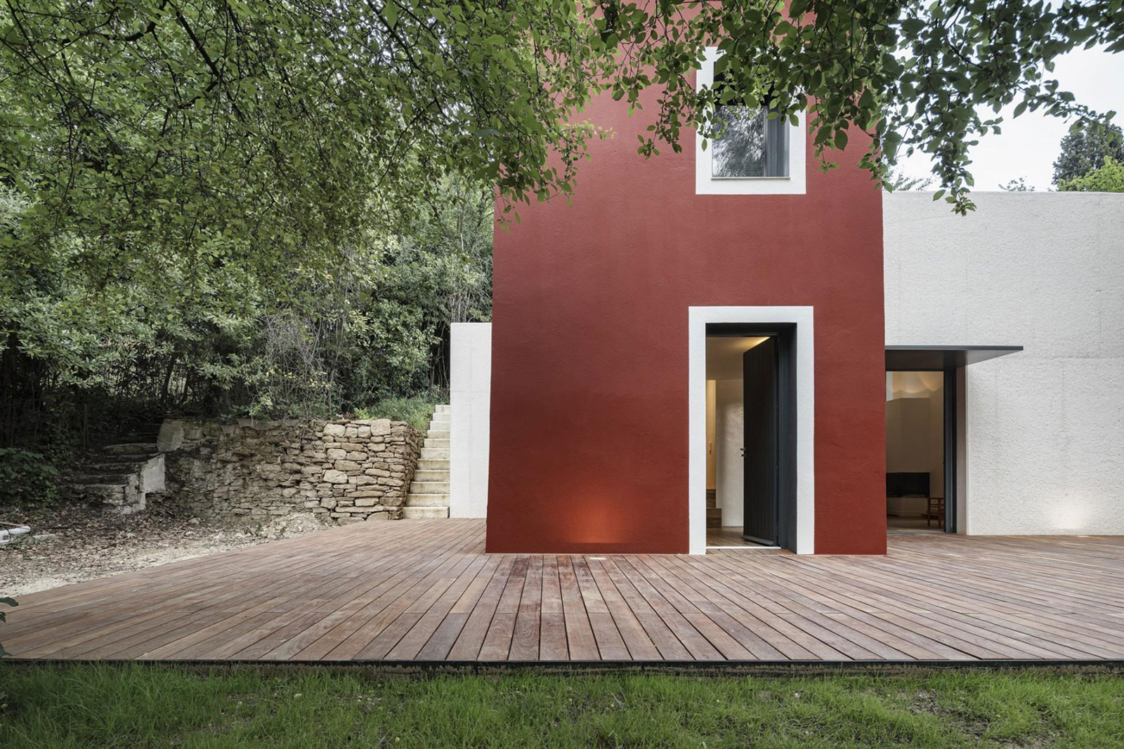 A Luminous and Elegant Contemporary Rural Home in Sclos de Contes, France by Cyril Chenebeau Architecte (5)