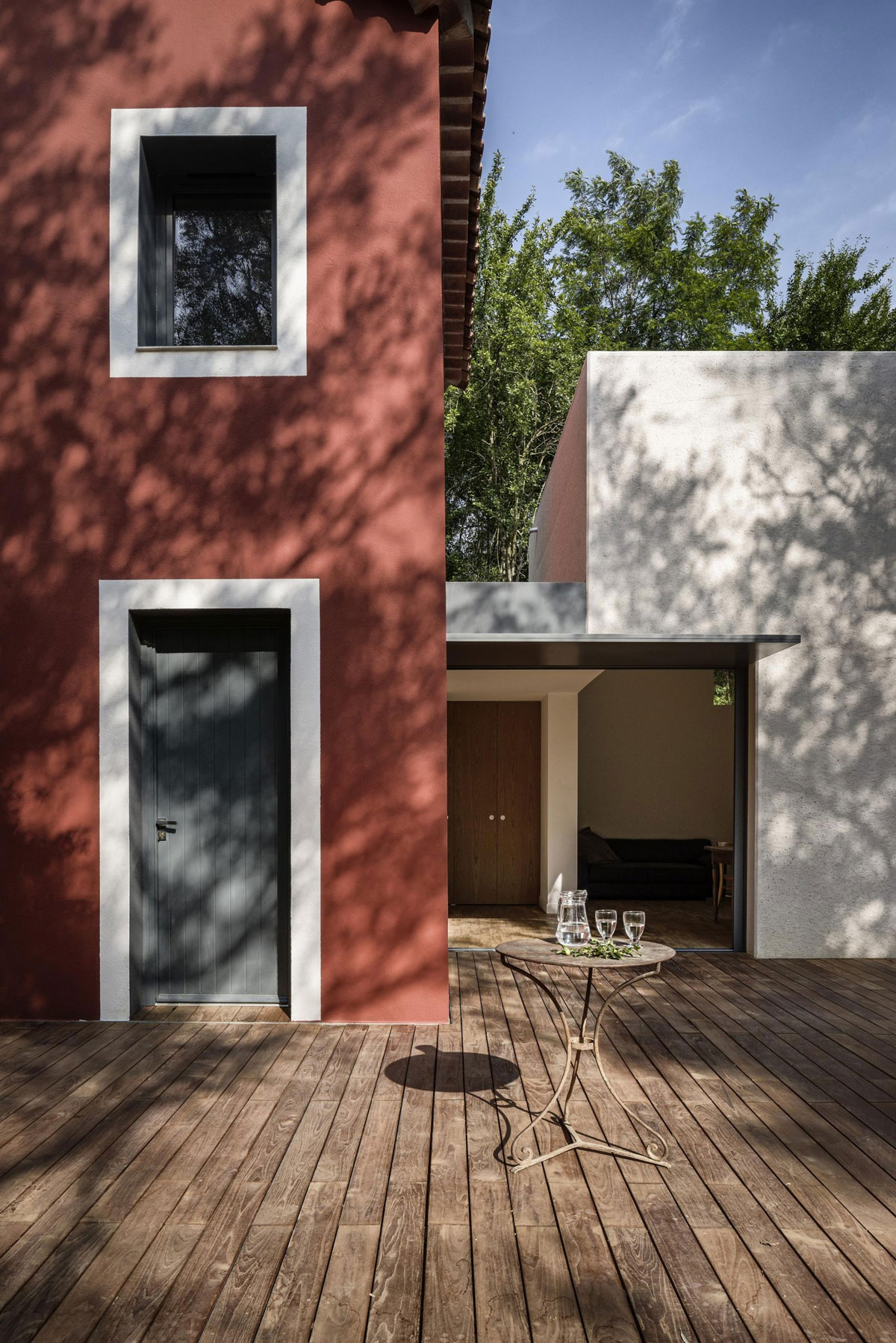 A Luminous and Elegant Contemporary Rural Home in Sclos de Contes, France by Cyril Chenebeau Architecte (7)