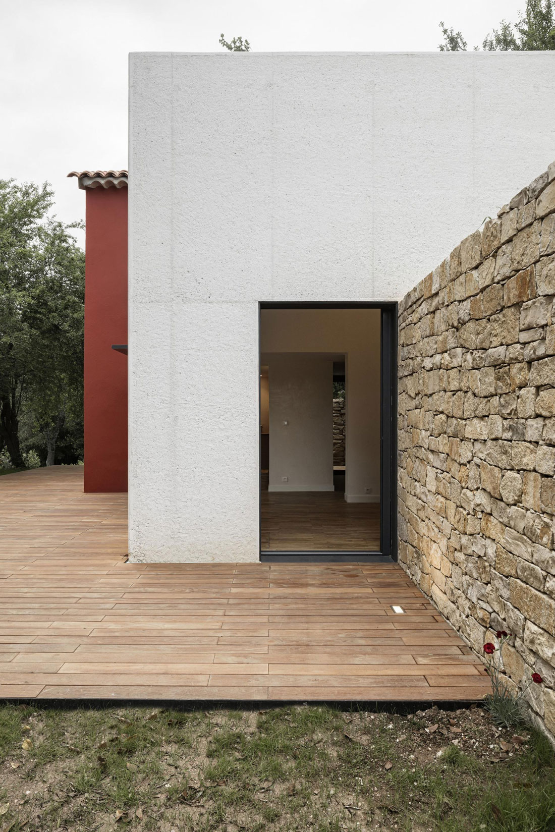 A Luminous and Elegant Contemporary Rural Home in Sclos de Contes, France by Cyril Chenebeau Architecte (9)