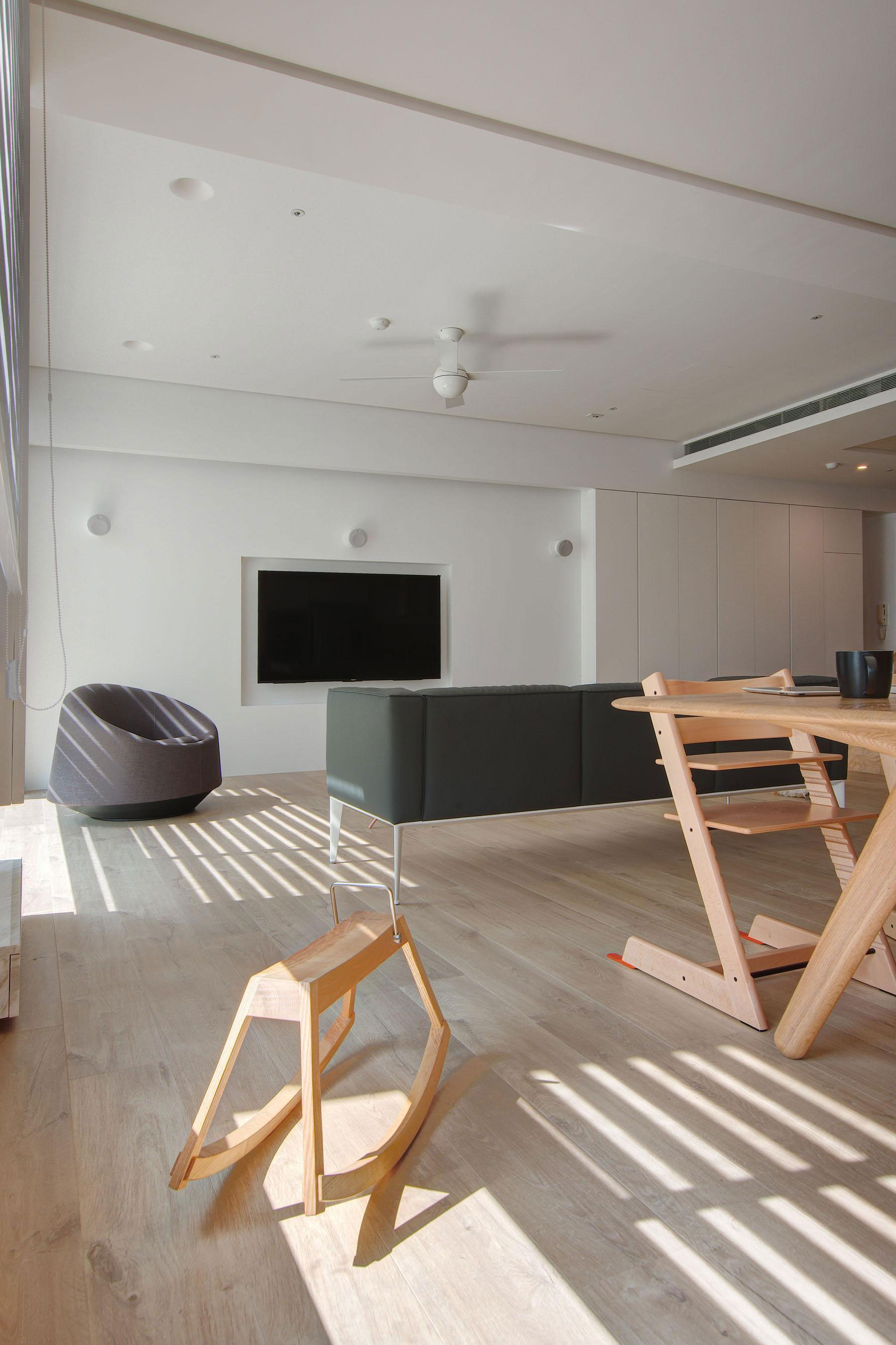 A Luminous and Fancy Contemporary Apartment in Zhubei City, Taiwan by Phase6 (1)