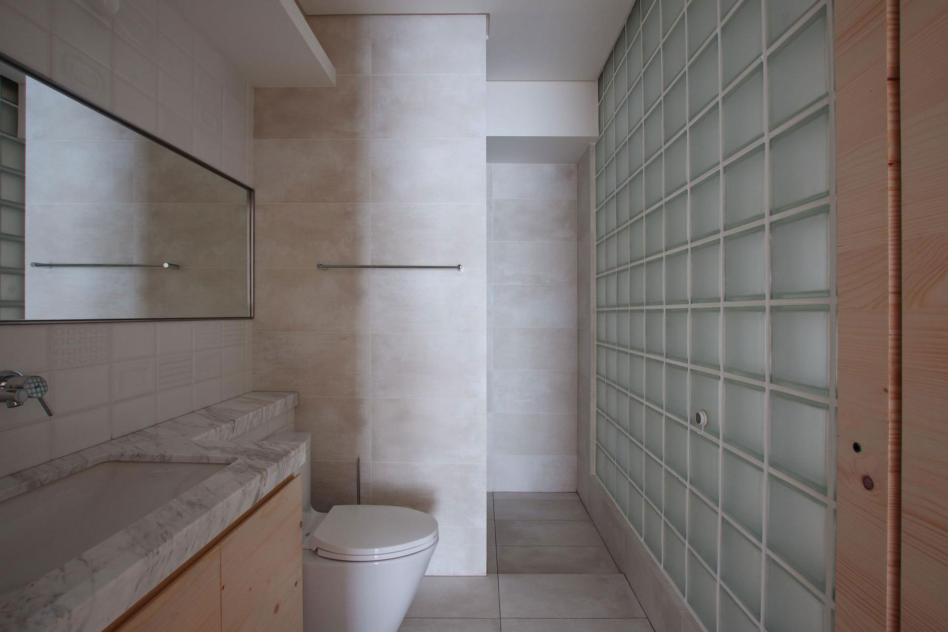 A Luminous and Fancy Contemporary Apartment in Zhubei City, Taiwan by Phase6 (19)