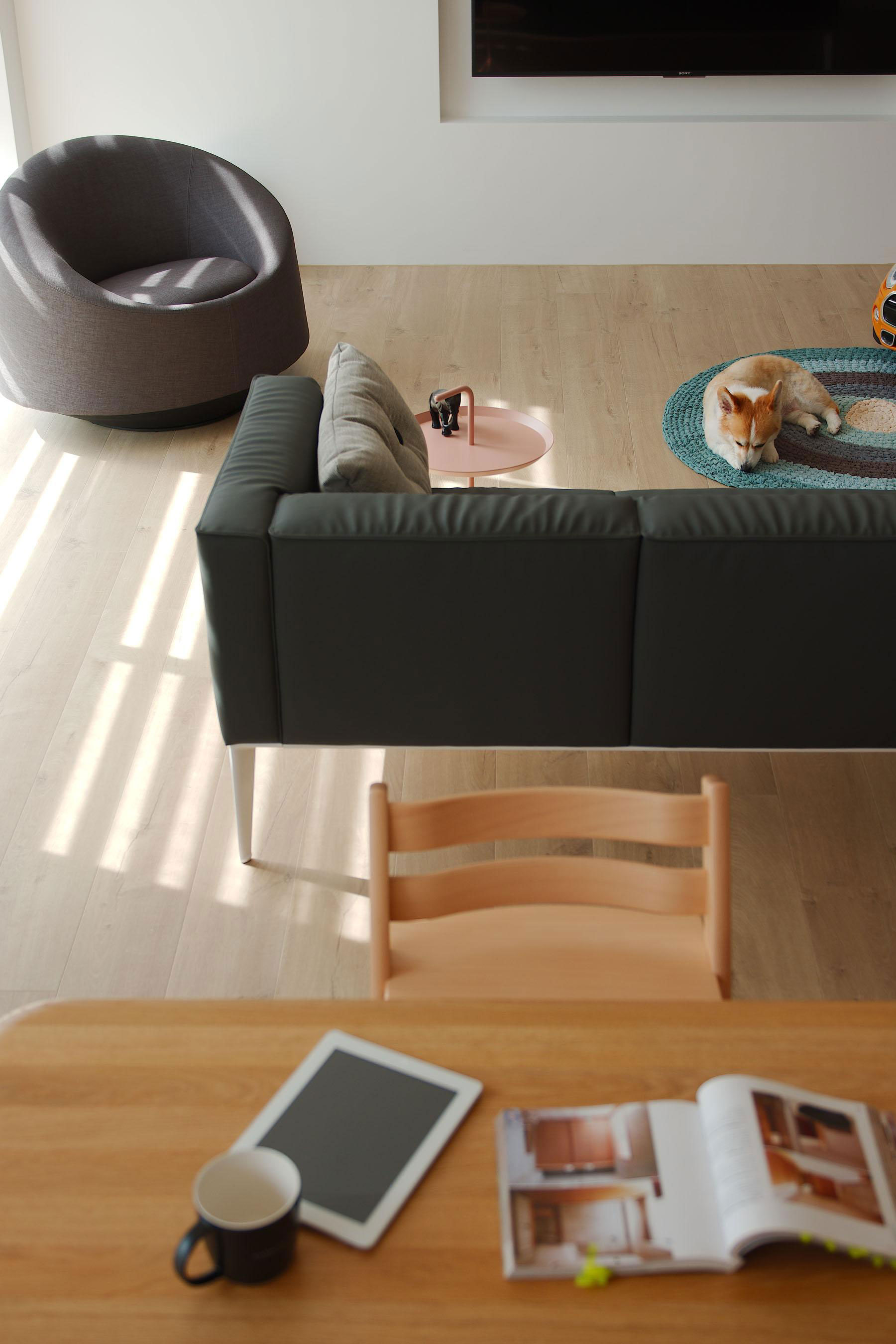 A Luminous and Fancy Contemporary Apartment in Zhubei City, Taiwan by Phase6 (2)