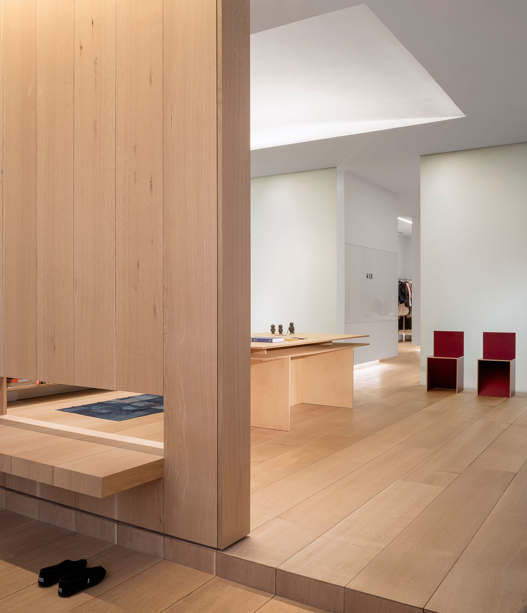 A Luminous and Functional Tribeca Loft for a Photographer Full of Natural Light by Desai Chia Architecture (10)