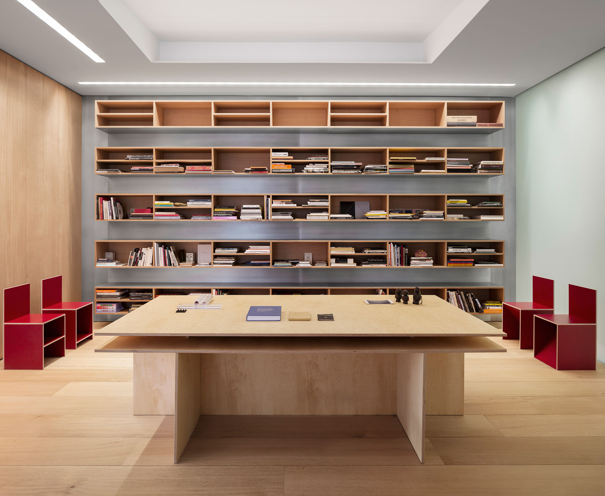 A Luminous and Functional Tribeca Loft for a Photographer Full of Natural Light by Desai Chia Architecture (11)