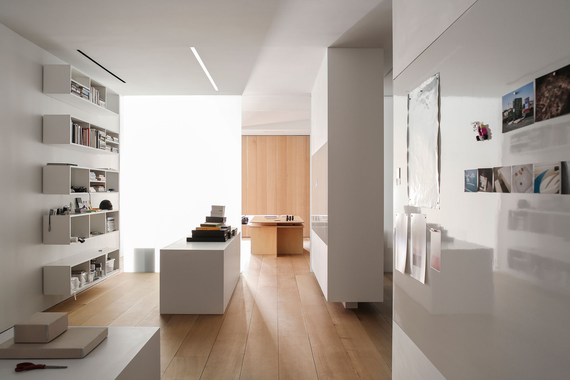 A Luminous and Functional Tribeca Loft for a Photographer Full of Natural Light by Desai Chia Architecture (12)