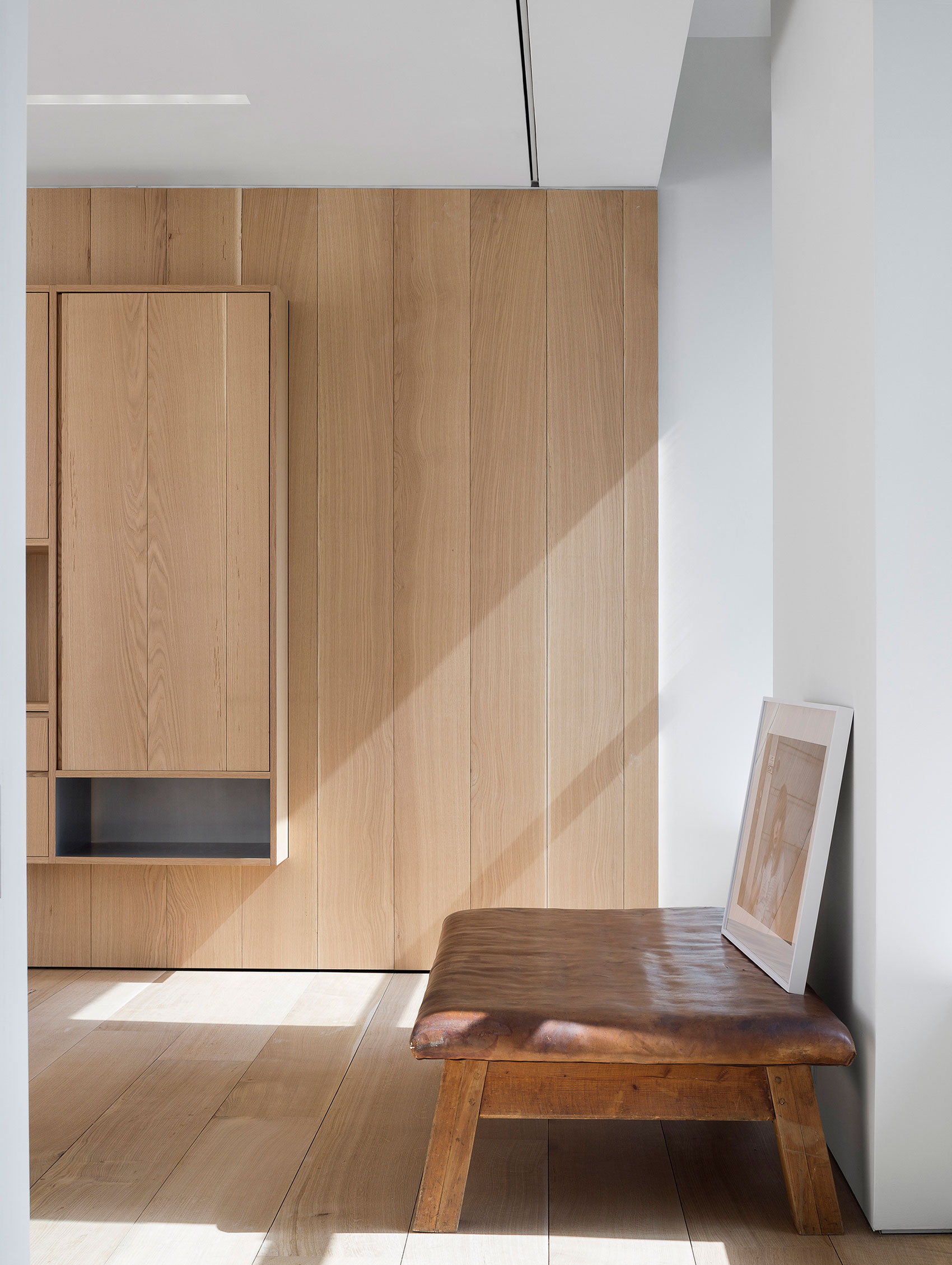 A Luminous and Functional Tribeca Loft for a Photographer Full of Natural Light by Desai Chia Architecture (15)