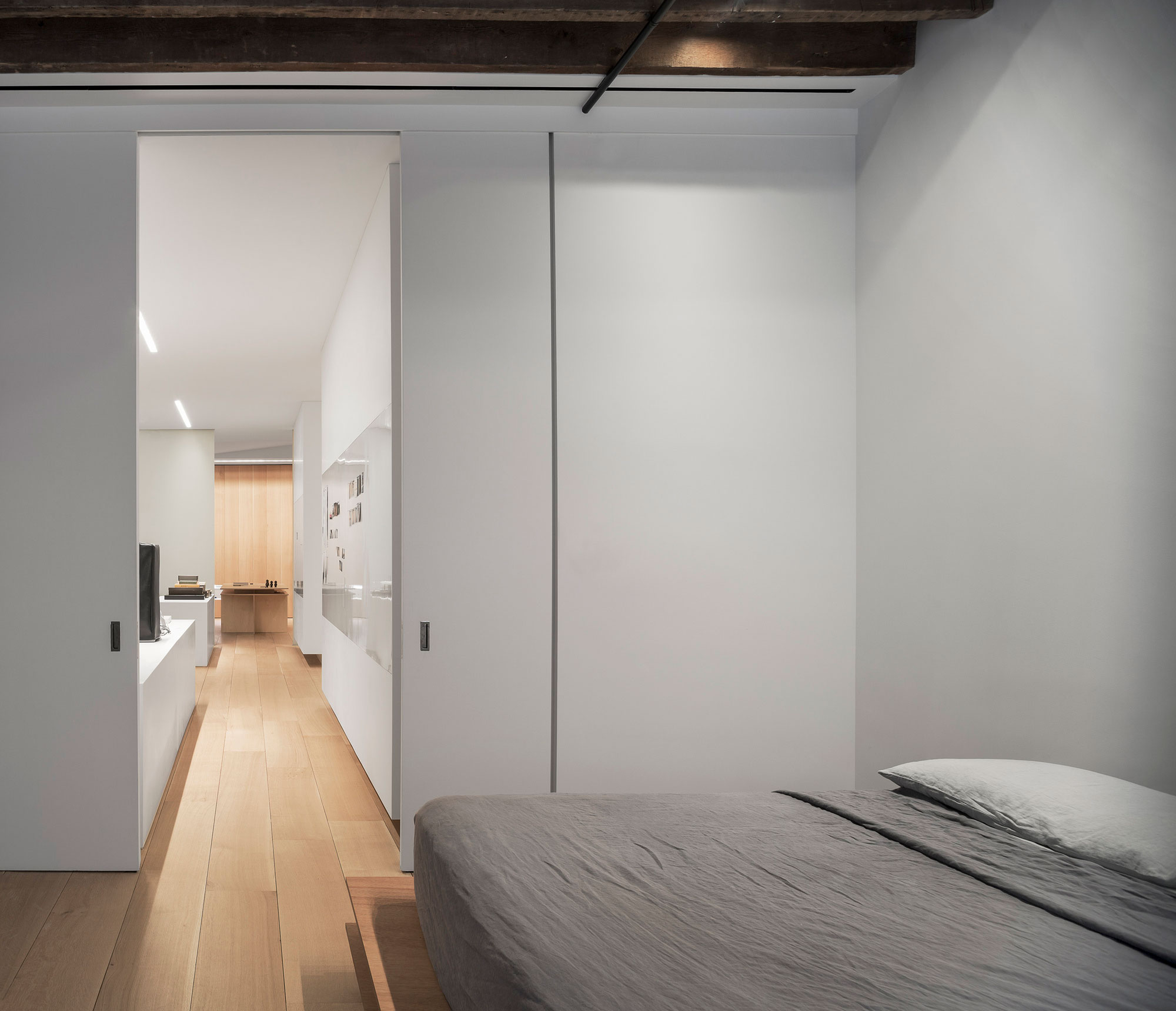 A Luminous and Functional Tribeca Loft for a Photographer Full of Natural Light by Desai Chia Architecture (5)
