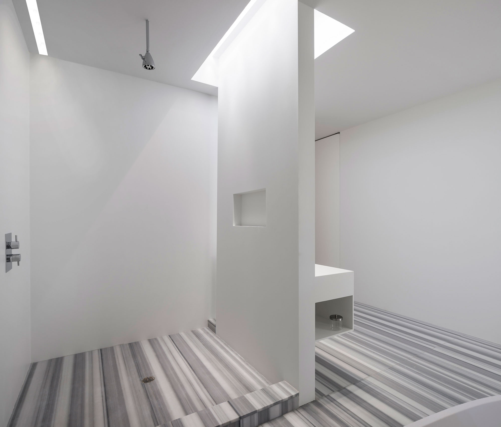 A Luminous and Functional Tribeca Loft for a Photographer Full of Natural Light by Desai Chia Architecture (8)