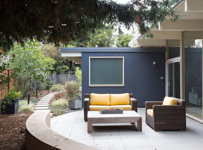 A Luminous and Mid-Century Eichler Home in Palo Alto, California by Klopf Architecture (2)