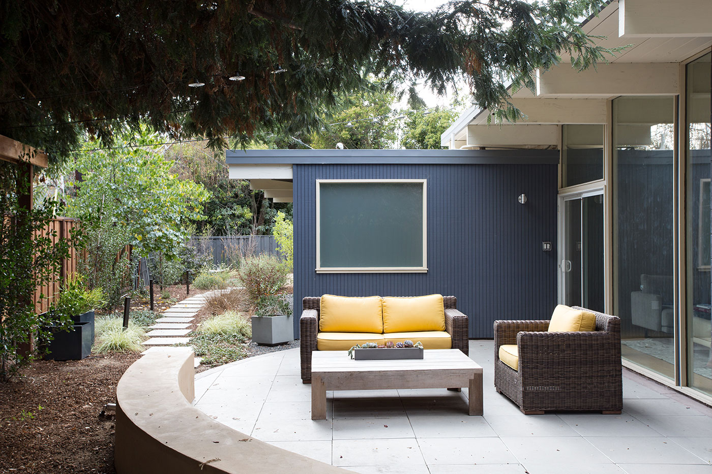 A Luminous and Mid-Century Eichler Home in Palo Alto, California by Klopf Architecture (2)
