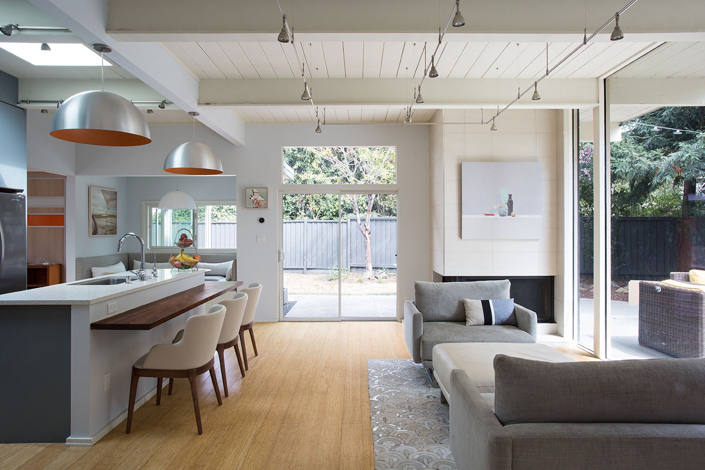 A Luminous and Mid-Century Eichler Home in Palo Alto, California by Klopf Architecture (3)