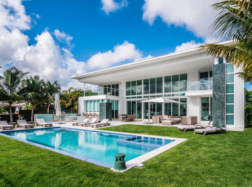 A Luxurious and Sunny Contemporary House in Hallandale Beach by Enrique Feldman (1)