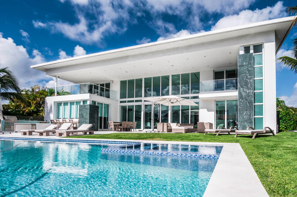 A Luxurious and Sunny Contemporary House in Hallandale Beach by Enrique Feldman (2)