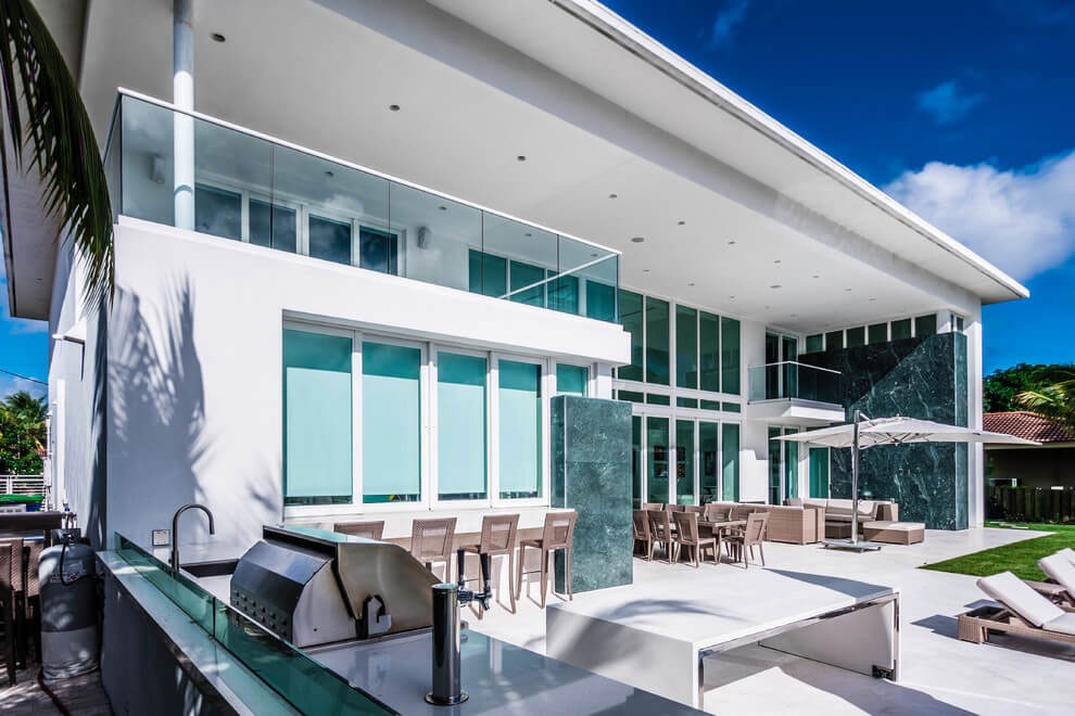 A Luxurious and Sunny Contemporary House in Hallandale Beach by Enrique Feldman (4)