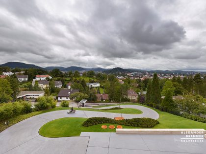 A Magnificent Contemporary Home Framed by Low Walls in Reutlingen, Germany by Alexander Brenner Architects (2)