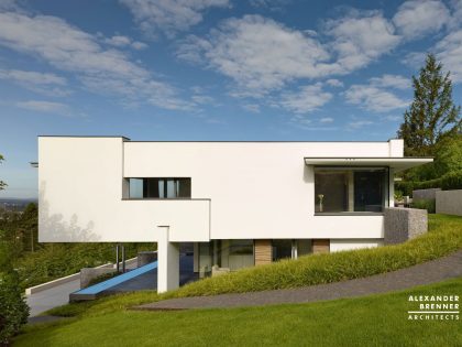 A Magnificent Contemporary Home Framed by Low Walls in Reutlingen, Germany by Alexander Brenner Architects (4)