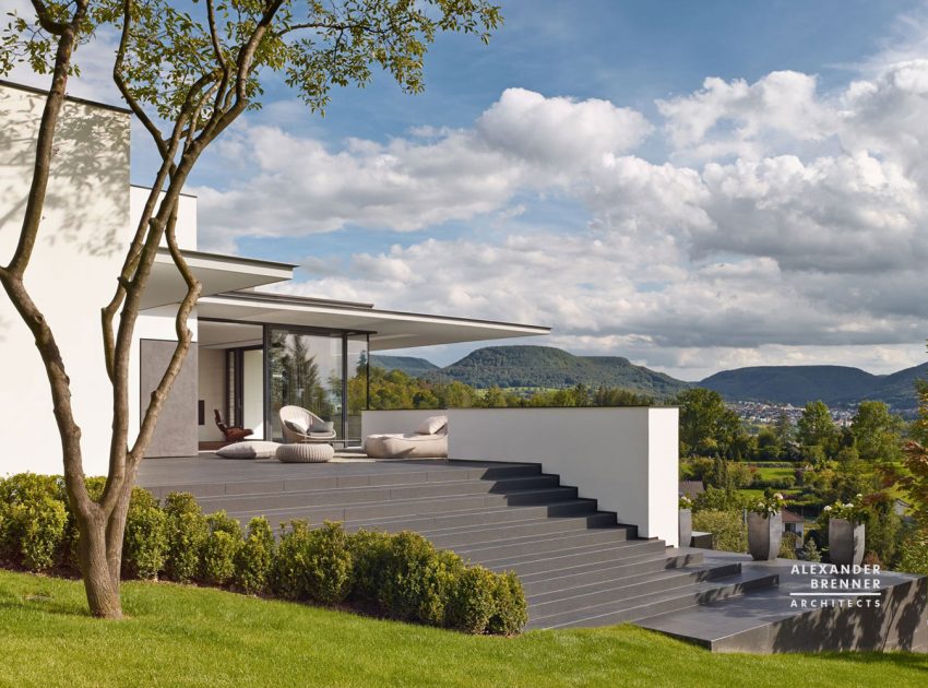 A Magnificent Contemporary Home Framed by Low Walls in Reutlingen, Germany by Alexander Brenner Architects (5)