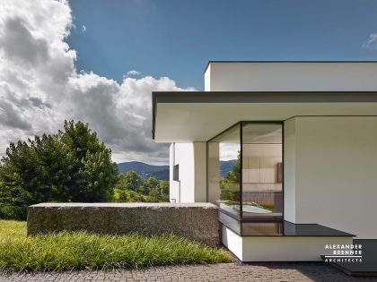 A Magnificent Contemporary Home Framed by Low Walls in Reutlingen, Germany by Alexander Brenner Architects (7)