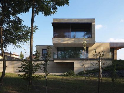 A Marvelous Contemporary House with Indoor Pool and Beautiful Style in Como, Italy