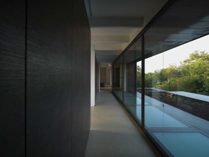 A Marvelous Contemporary House with Indoor Pool and Beautiful Style in Como, Italy by Arkham (12)