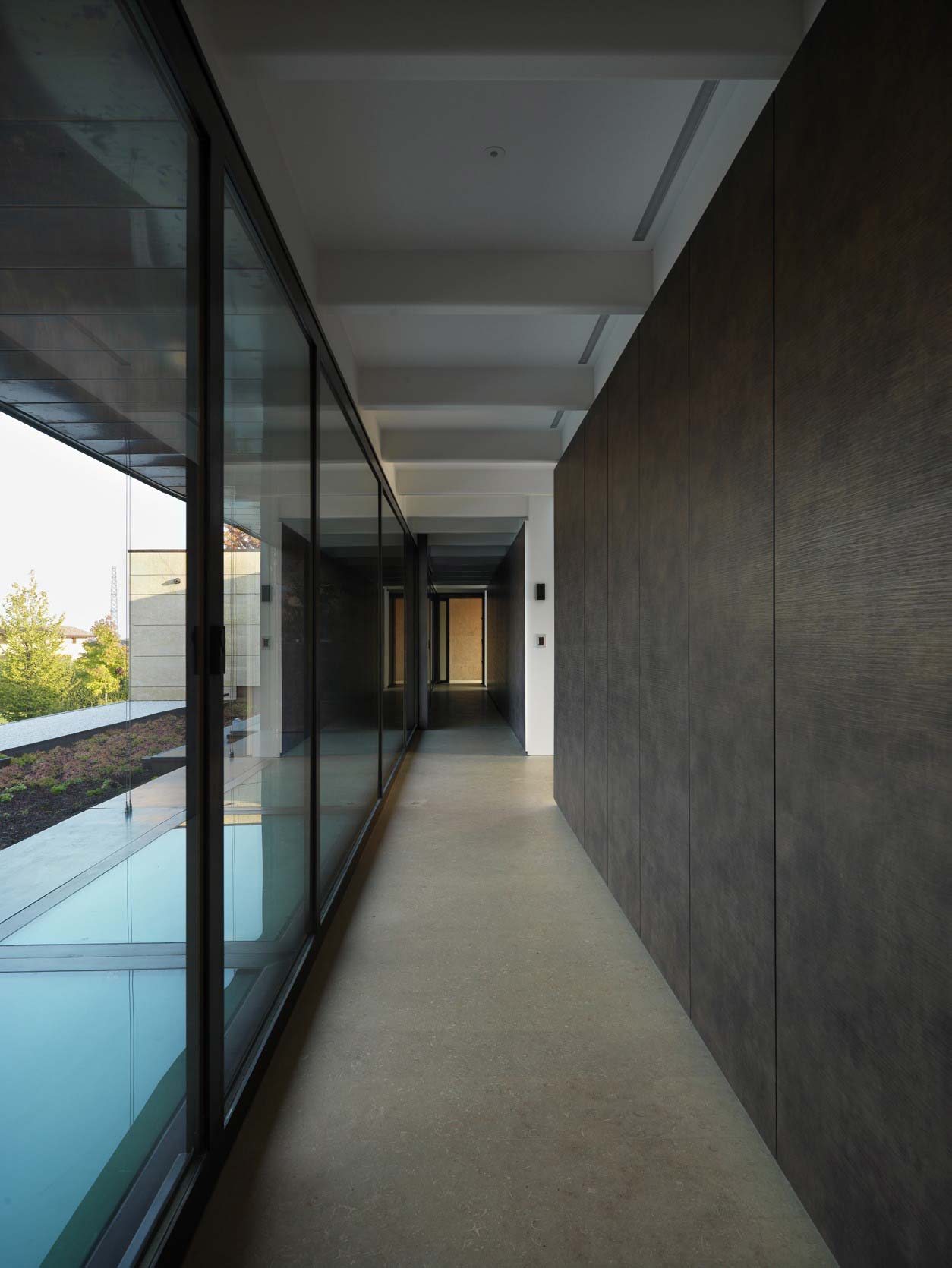 A Marvelous Contemporary House with Indoor Pool and Beautiful Style in Como, Italy by Arkham (13)