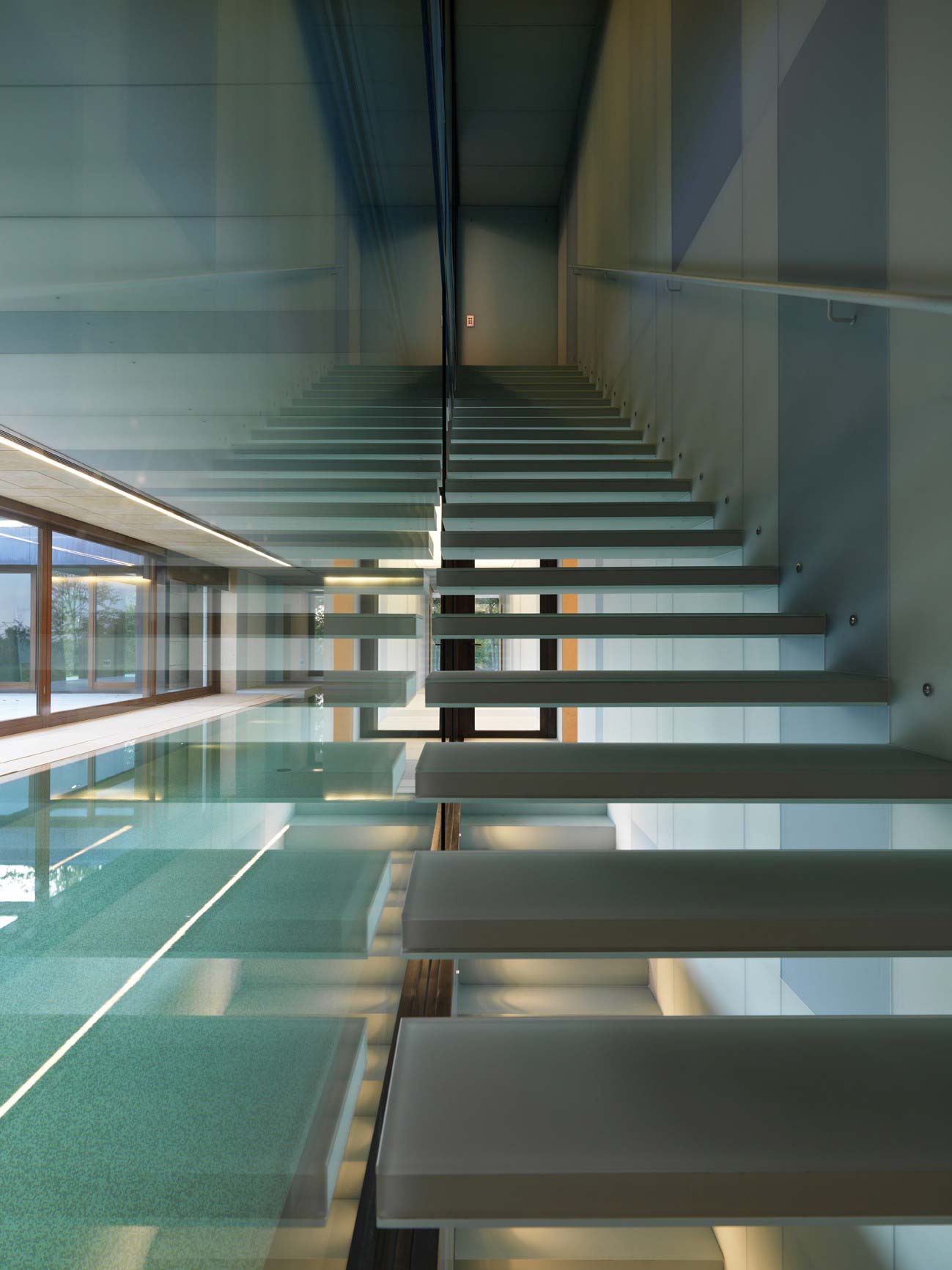 A Marvelous Contemporary House with Indoor Pool and Beautiful Style in Como, Italy by Arkham (15)