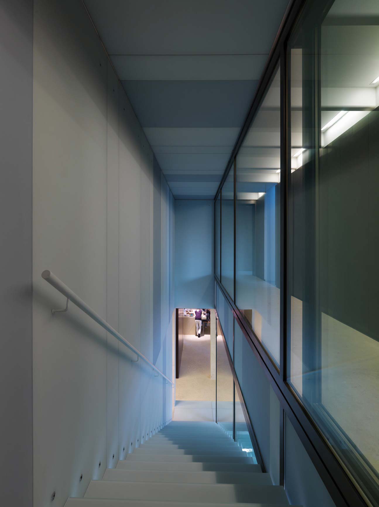 A Marvelous Contemporary House with Indoor Pool and Beautiful Style in Como, Italy by Arkham (16)