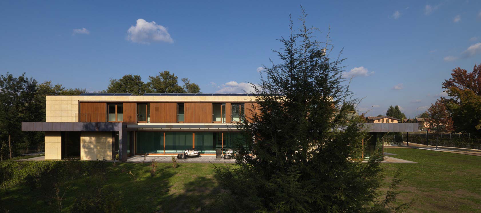 A Marvelous Contemporary House with Indoor Pool and Beautiful Style in Como, Italy by Arkham (3)