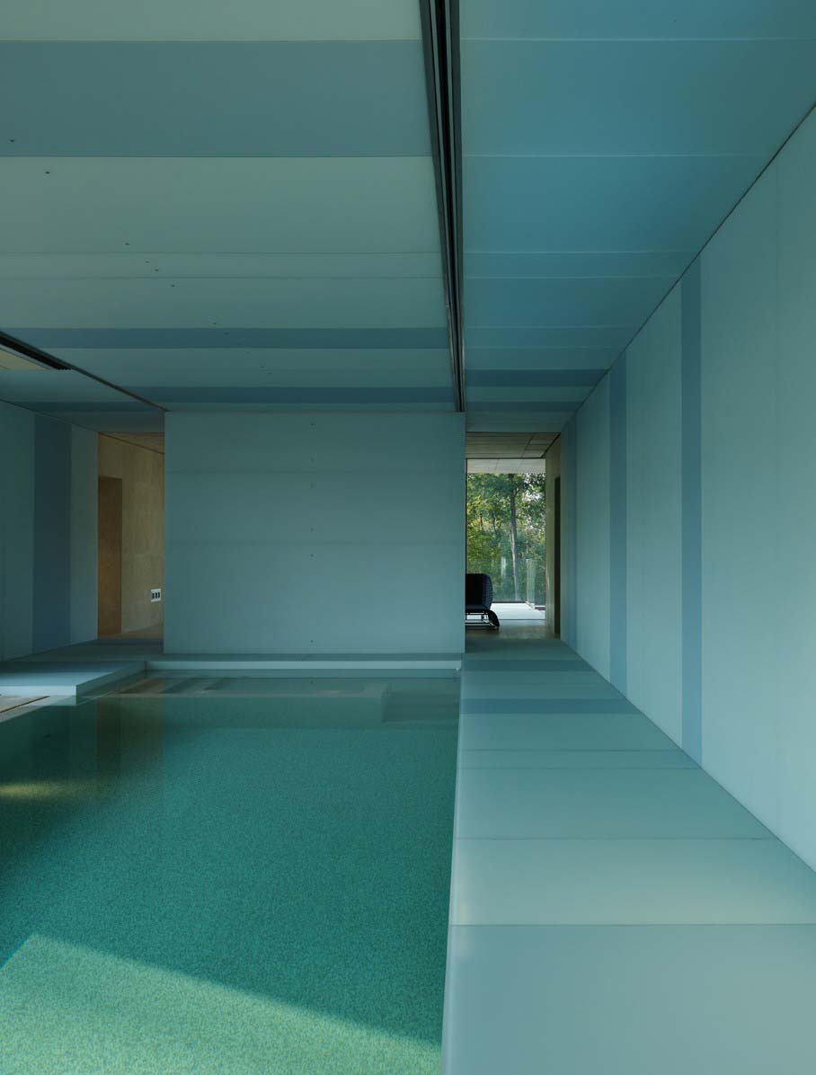 A Marvelous Contemporary House with Indoor Pool and Beautiful Style in Como, Italy by Arkham (8)