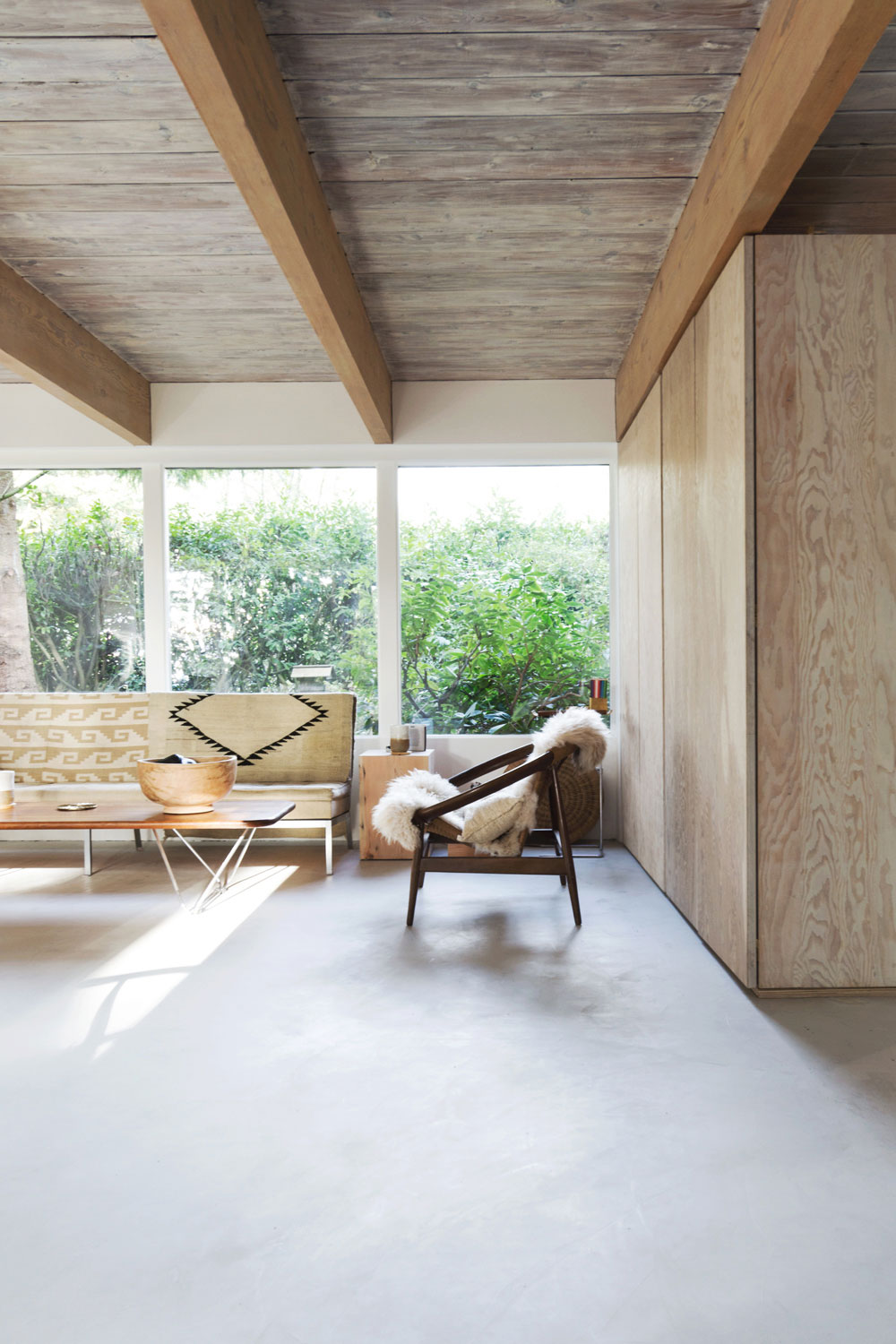 A Mid-Century Mountain House with Open and Light Interiors in North Vancouver by Scott & Scott Architects (2)