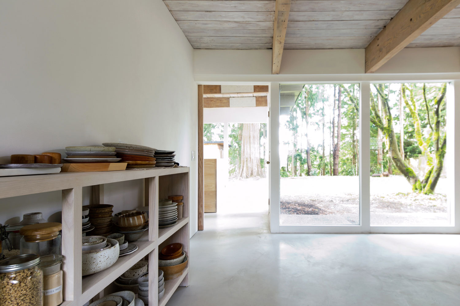 A Mid-Century Mountain House with Open and Light Interiors in North Vancouver by Scott & Scott Architects (7)
