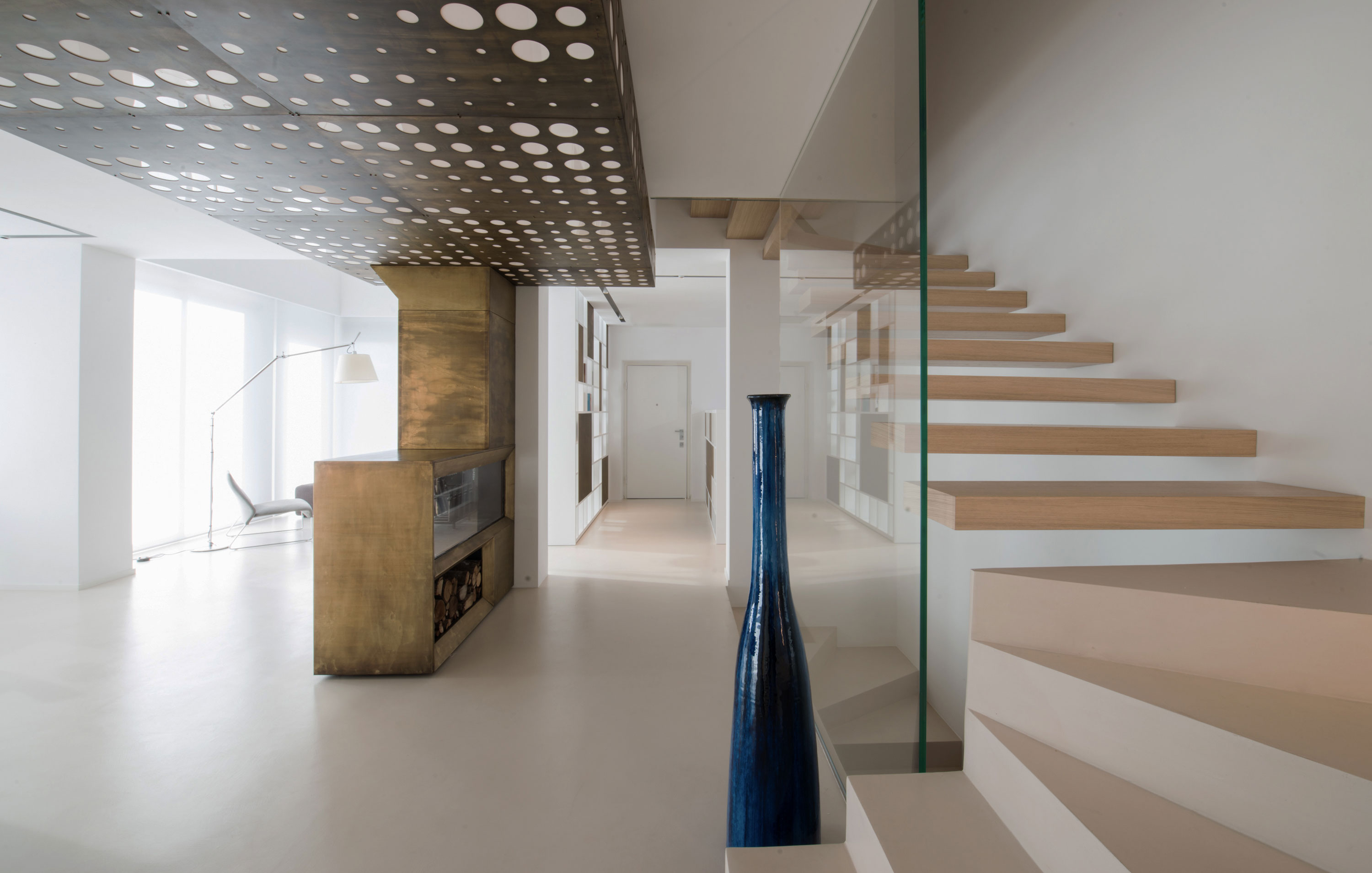 A Minimalist Two-Story House Framed by a Transparent Glass Barrier in Gubbio, Italy by MENICHETTI+CALDARELLI (10)