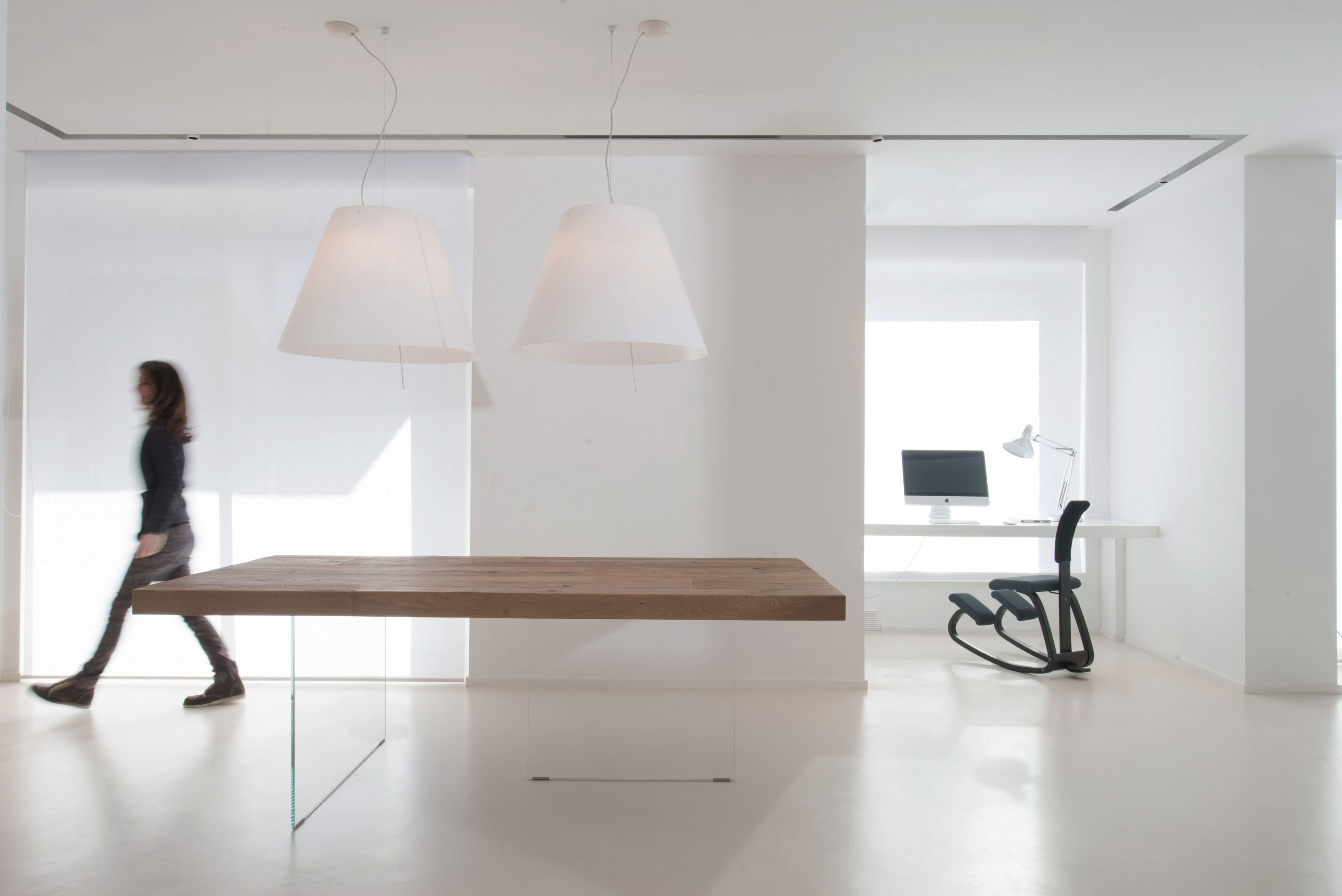 A Minimalist Two-Story House Framed by a Transparent Glass Barrier in Gubbio, Italy by MENICHETTI+CALDARELLI (13)