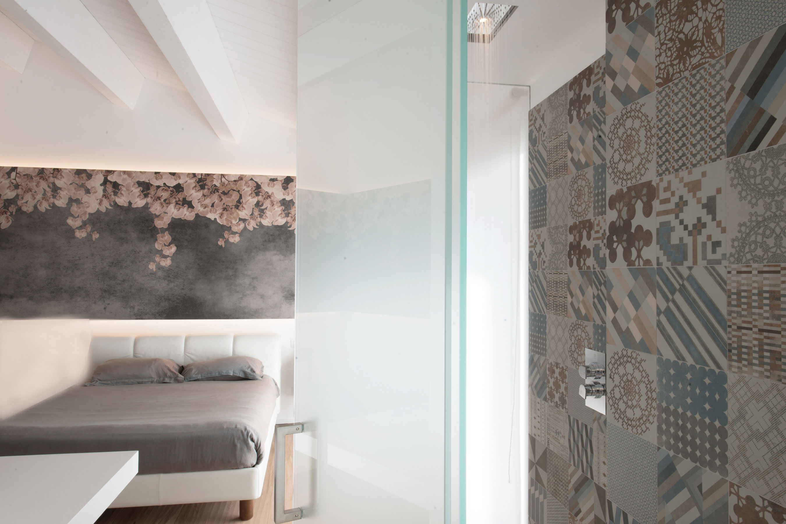 A Minimalist Two-Story House Framed by a Transparent Glass Barrier in Gubbio, Italy by MENICHETTI+CALDARELLI (22)