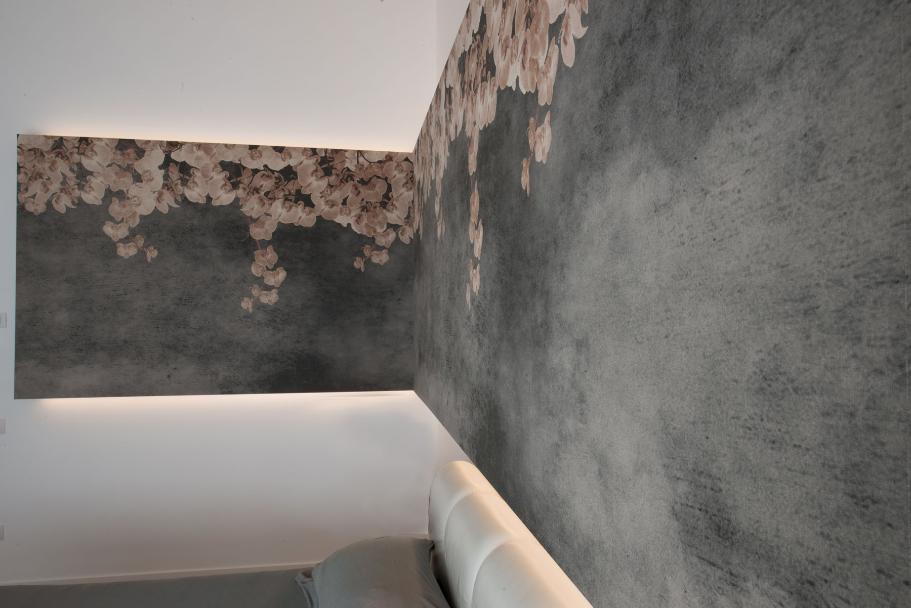 A Minimalist Two-Story House Framed by a Transparent Glass Barrier in Gubbio, Italy by MENICHETTI+CALDARELLI (23)