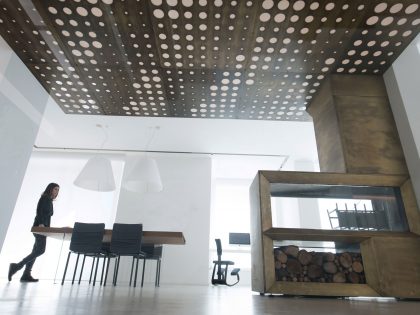 A Minimalist Two-Story House Framed by a Transparent Glass Barrier in Gubbio, Italy by MENICHETTI+CALDARELLI (8)