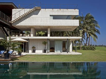 A Modern Concrete Beach House Surrounded by a Lush Green Expanse of Guerrero, Mexico by PAUL CREMOUX studio (1)