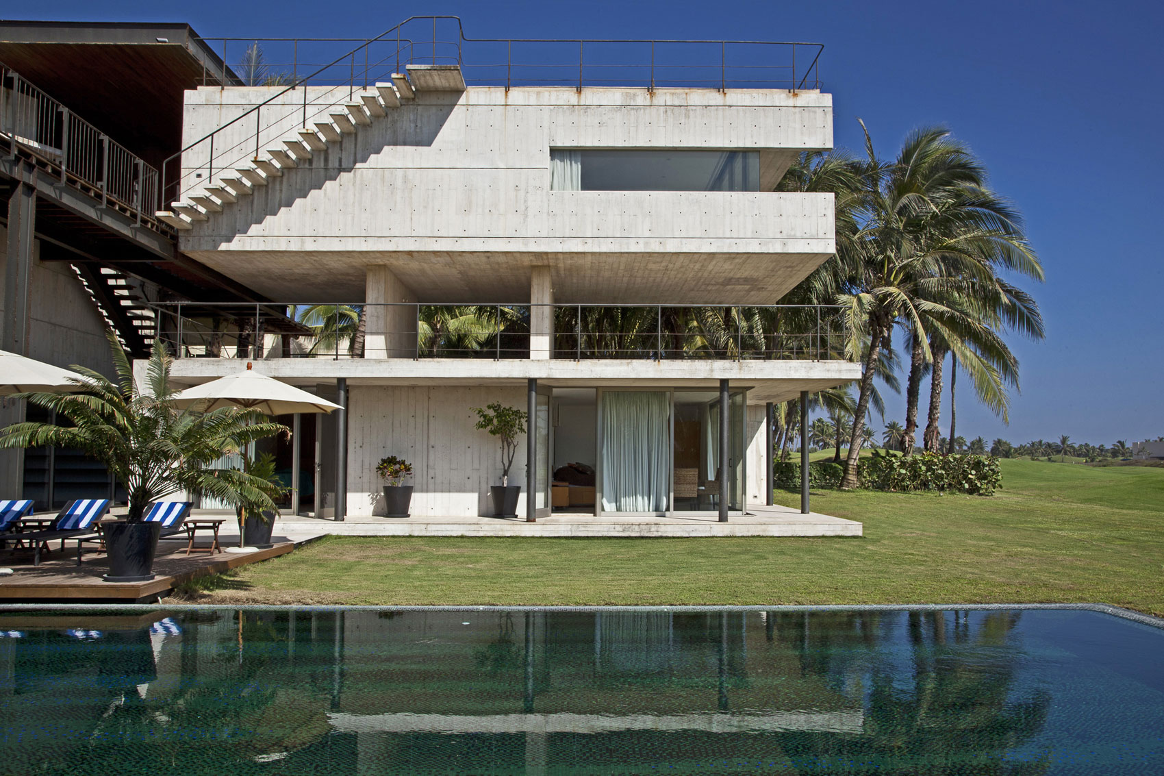 A Modern Concrete Beach House Surrounded by a Lush Green Expanse of Guerrero, Mexico by PAUL CREMOUX studio (1)