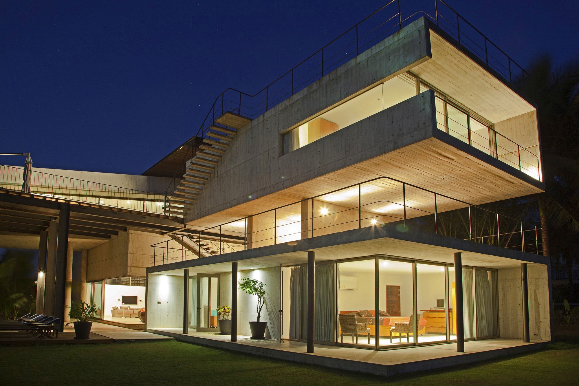 A Modern Concrete Beach House Surrounded by a Lush Green Expanse of Guerrero, Mexico by PAUL CREMOUX studio (14)