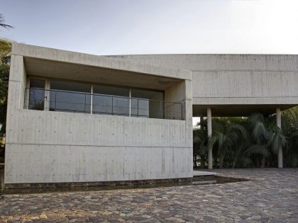 A Modern Concrete Beach House Surrounded by a Lush Green Expanse of Guerrero, Mexico by PAUL CREMOUX studio (3)