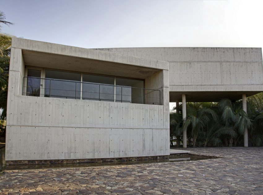 A Modern Concrete Beach House Surrounded by a Lush Green Expanse of Guerrero, Mexico by PAUL CREMOUX studio (3)