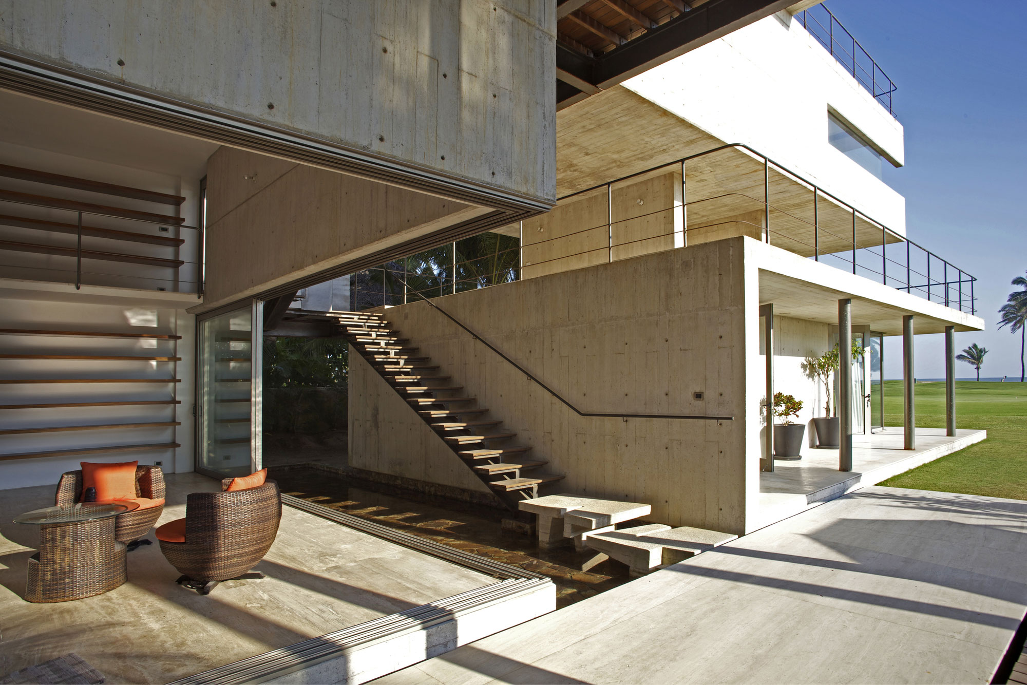 A Modern Concrete Beach House Surrounded by a Lush Green Expanse of Guerrero, Mexico by PAUL CREMOUX studio (5)