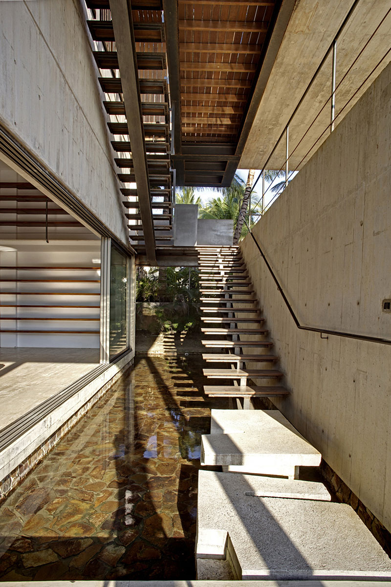 A Modern Concrete Beach House Surrounded by a Lush Green Expanse of Guerrero, Mexico by PAUL CREMOUX studio (7)