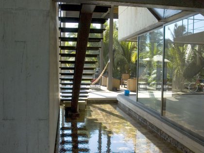 A Modern Concrete Beach House Surrounded by a Lush Green Expanse of Guerrero, Mexico by PAUL CREMOUX studio (8)