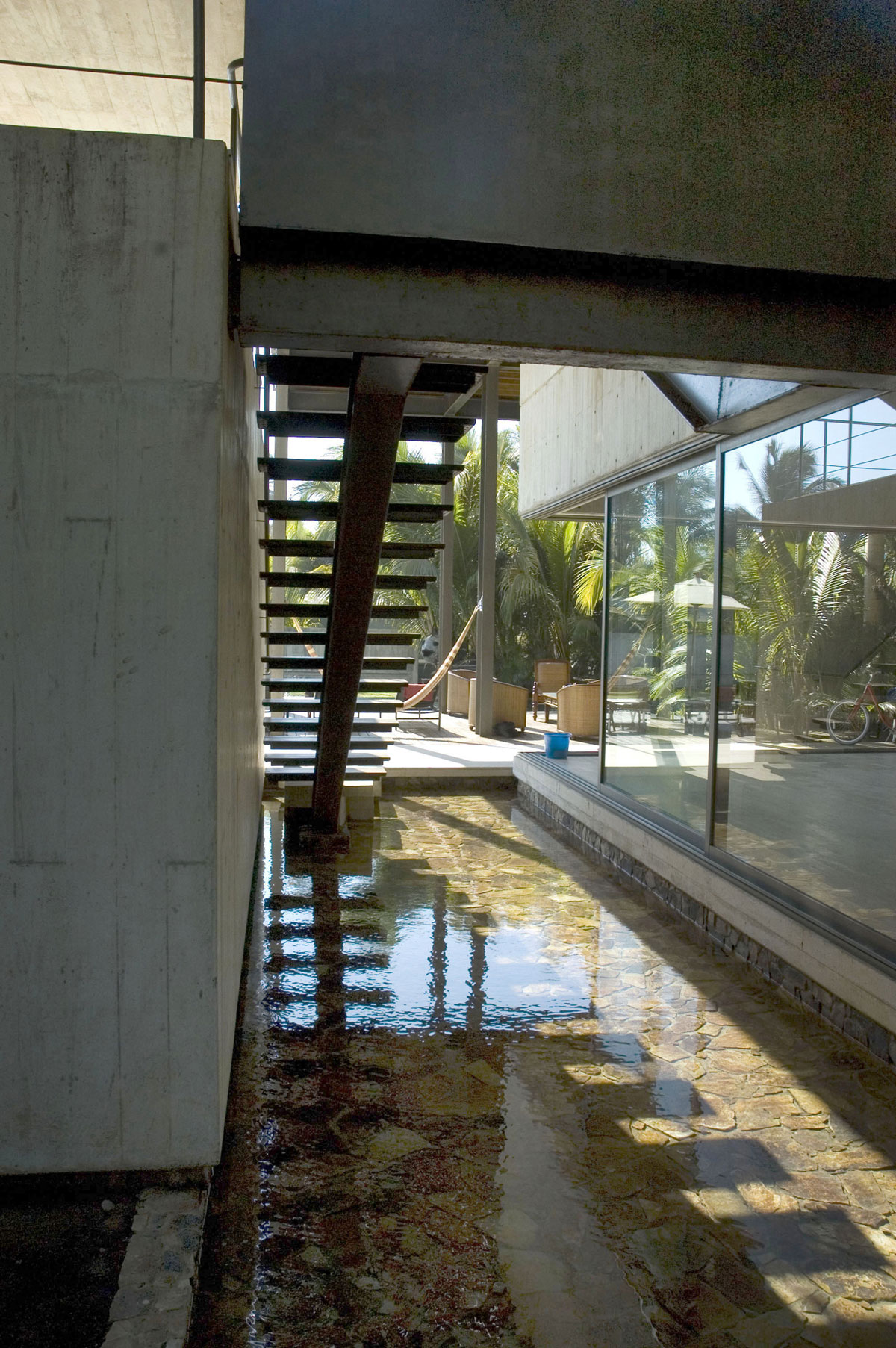 A Modern Concrete Beach House Surrounded by a Lush Green Expanse of Guerrero, Mexico by PAUL CREMOUX studio (8)