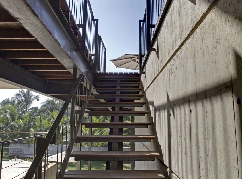 A Modern Concrete Beach House Surrounded by a Lush Green Expanse of Guerrero, Mexico by PAUL CREMOUX studio (9)