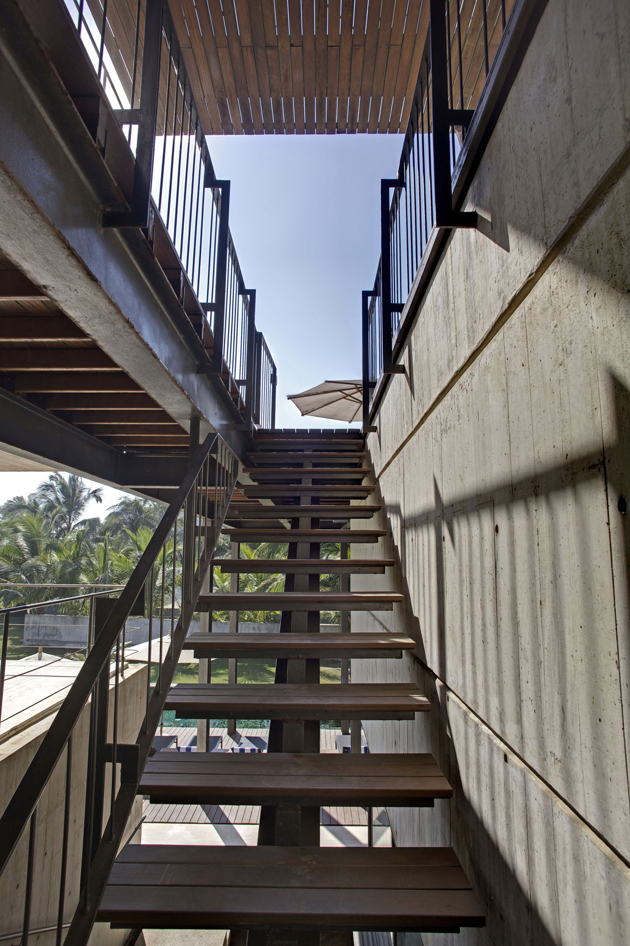 A Modern Concrete Beach House Surrounded by a Lush Green Expanse of Guerrero, Mexico by PAUL CREMOUX studio (9)