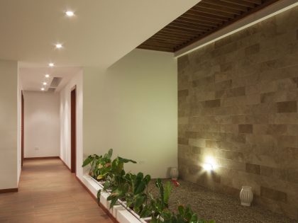 A Modern Concrete House Surrounded by a Green Roof and Basement Level in Guayllabamba, Ecuador by AR+C (11)