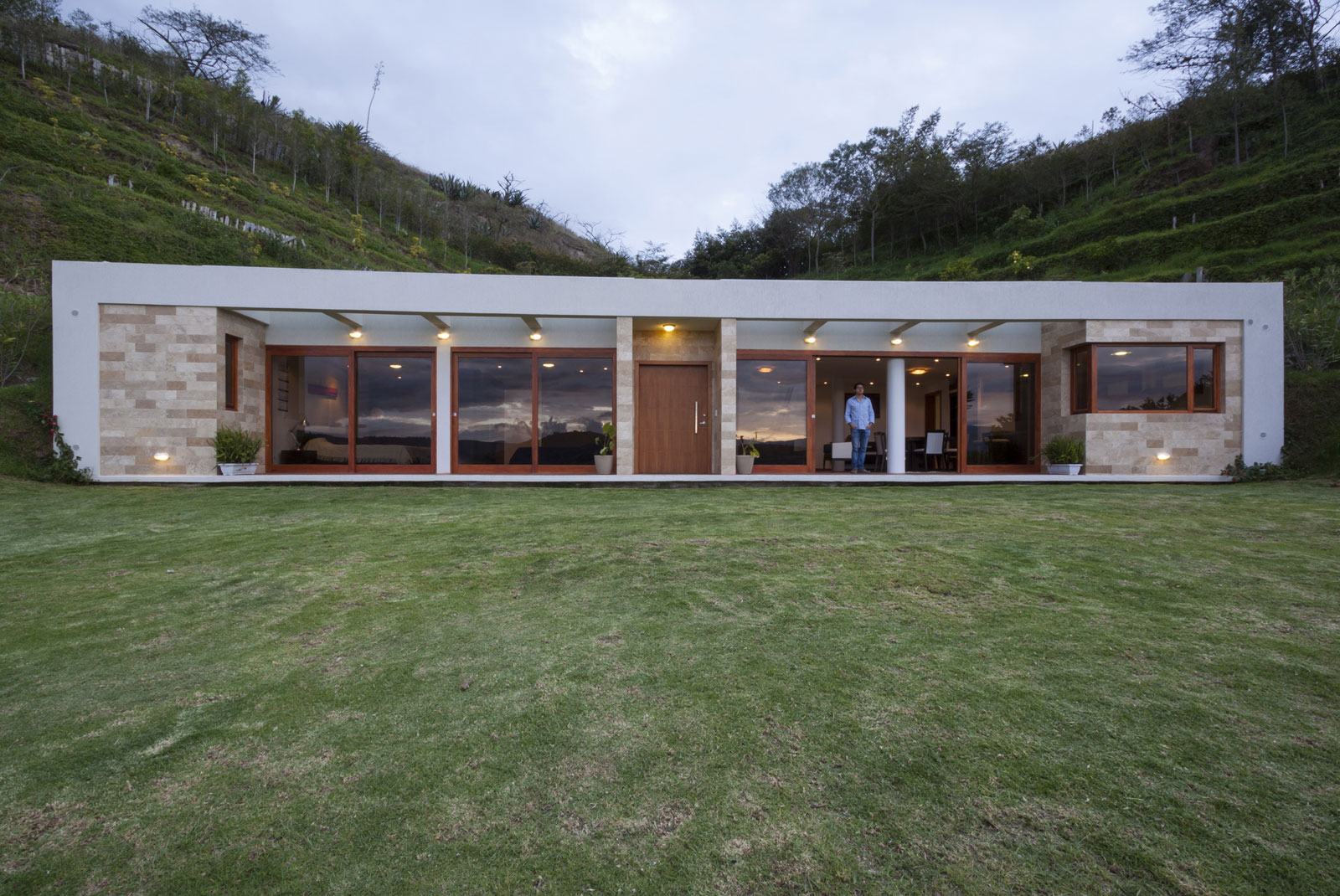 A Modern Concrete House Surrounded by a Green Roof and Basement Level in Guayllabamba, Ecuador by AR+C (2)
