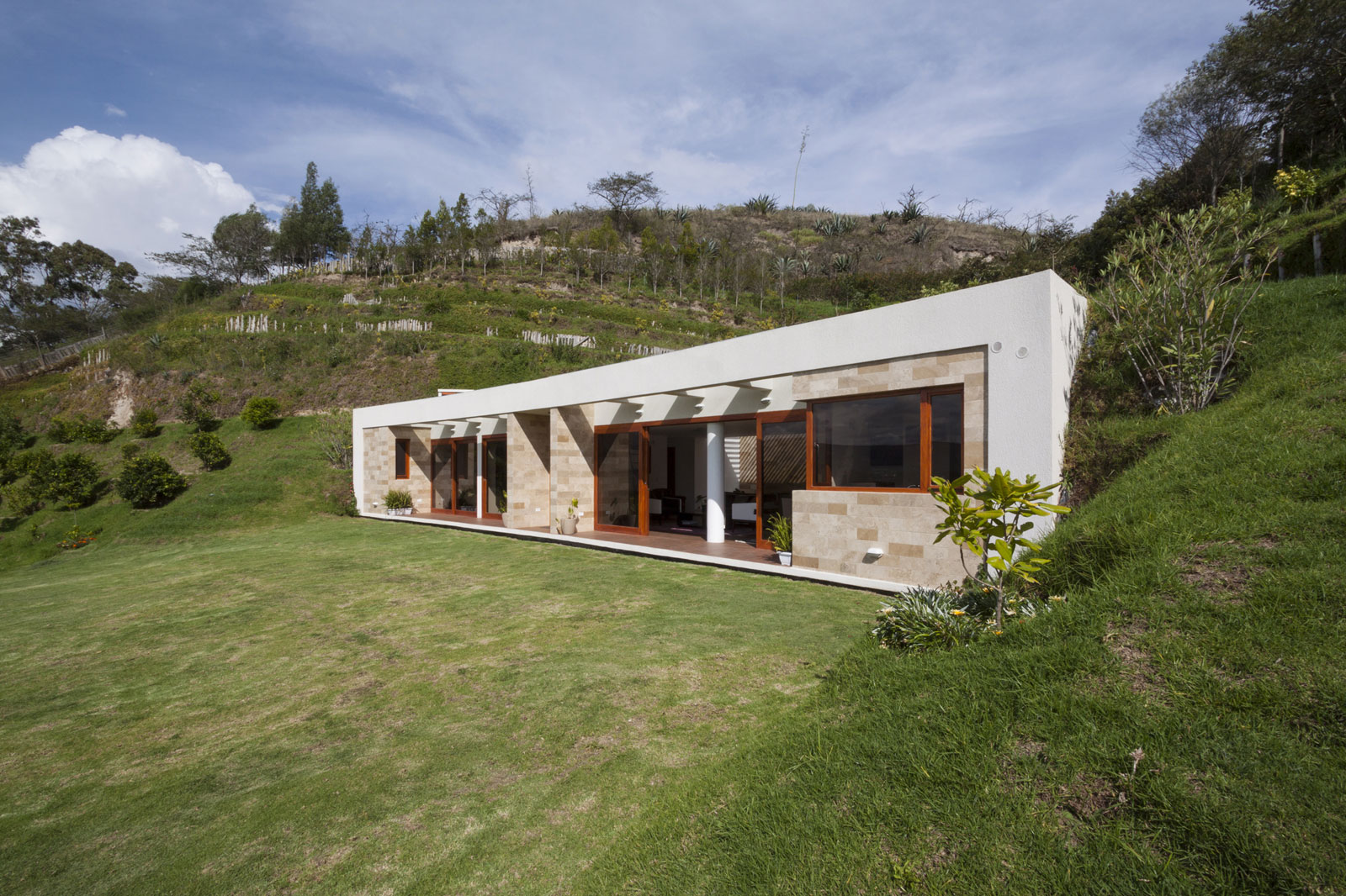 A Modern Concrete House Surrounded by a Green Roof and Basement Level in Guayllabamba, Ecuador by AR+C (3)